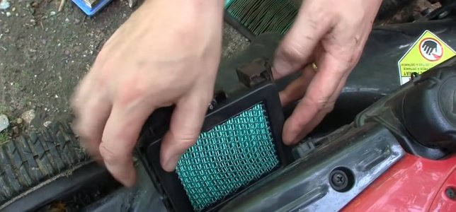 change filter while Changing Oil Briggs and Stratton Lawn Mower